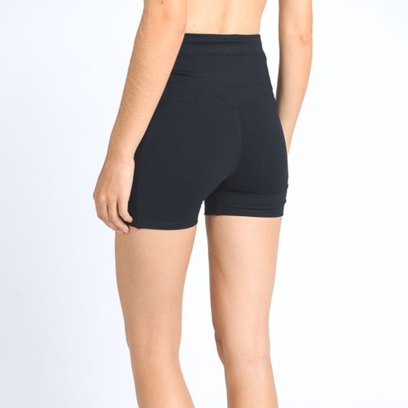High Waist Active Shorts feature Flattering Accen - Picture 4 of 6